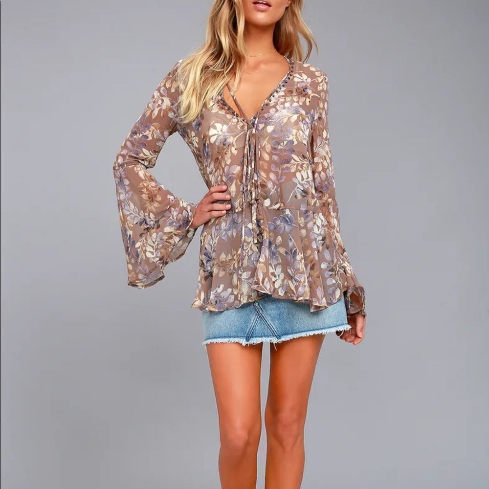 Lulu’s taupe floral flowy blouse!